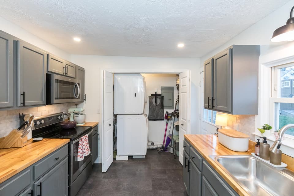 405 Lester Street, photo 36 of 40
