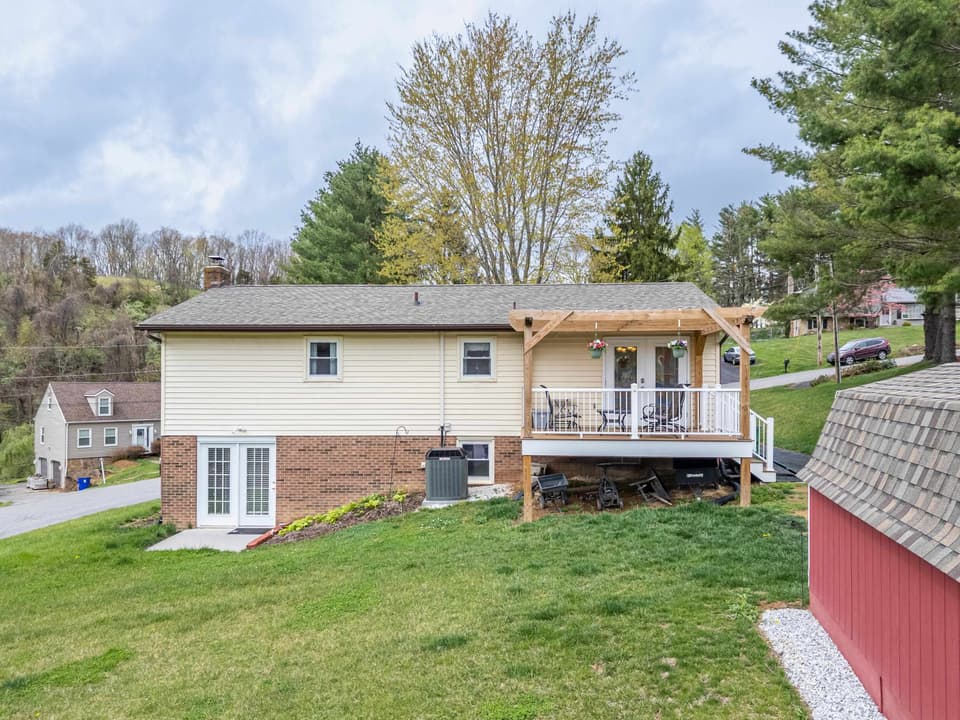 460 Mulberry Drive SW, photo 7 of 40