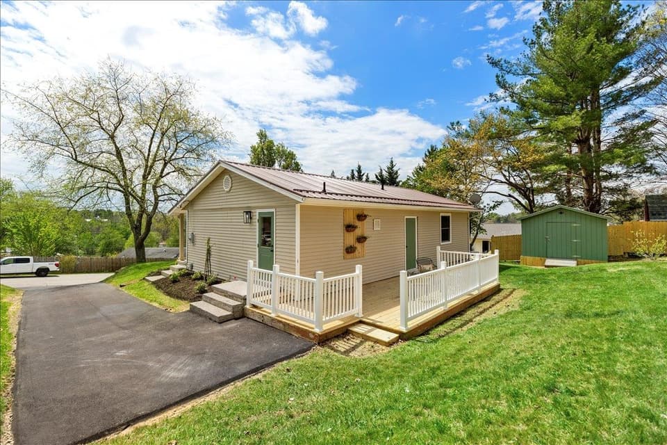 490 Sunnyside Lane NE, photo 30 of 39