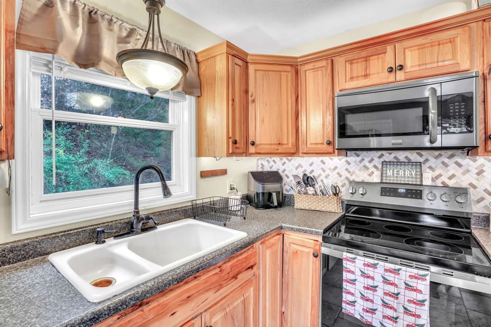 3375 Springview Drive, photo 9 of 25