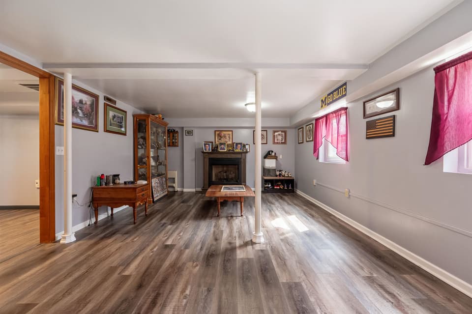 1380 Dow Street, photo 25 of 40