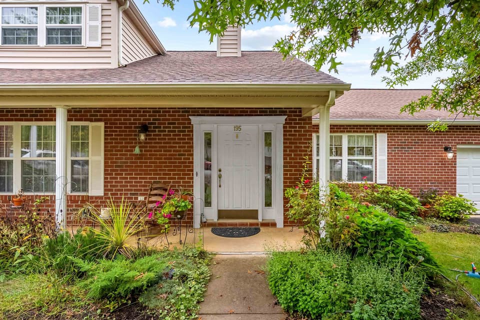 195 Tall Oak Boulevard, photo 4 of 40