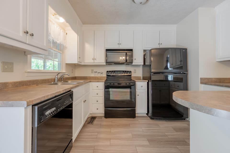 640 Warren Court, photo 17 of 40