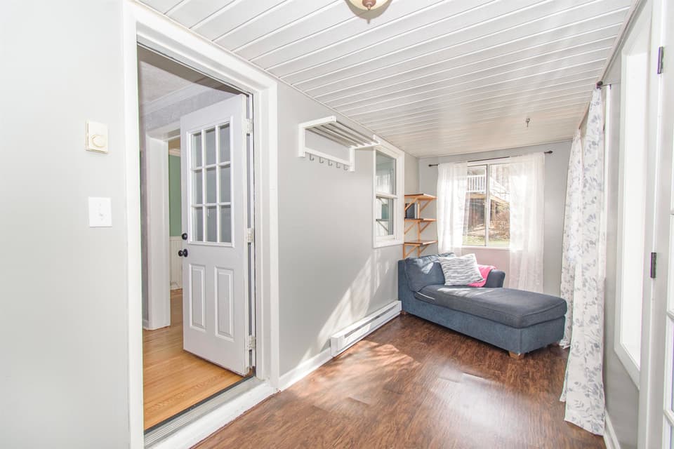 410 Miller Street SE, photo 4 of 40
