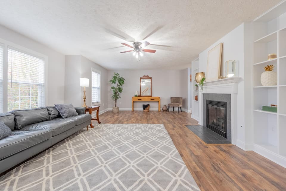 590 Tall Oak Boulevard, photo 11 of 40
