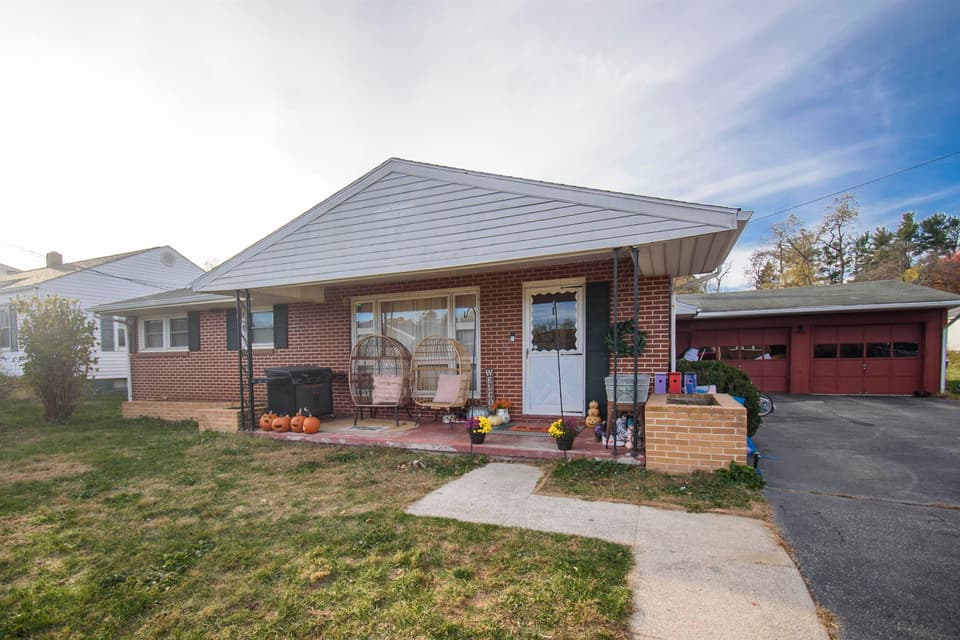 16 Alleghany Street SE, photo 2 of 40