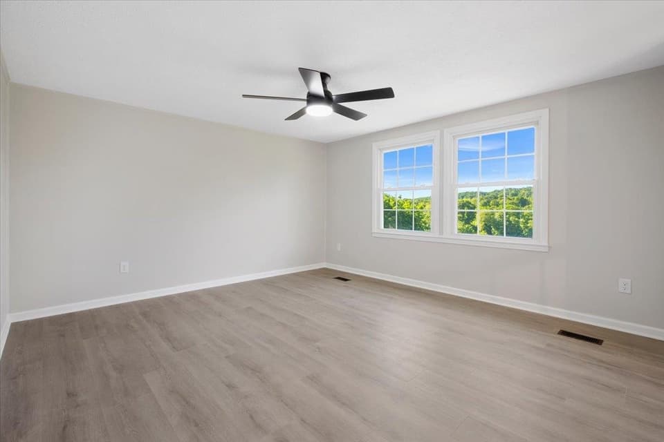 325 Mulberry Drive, photo 5 of 40