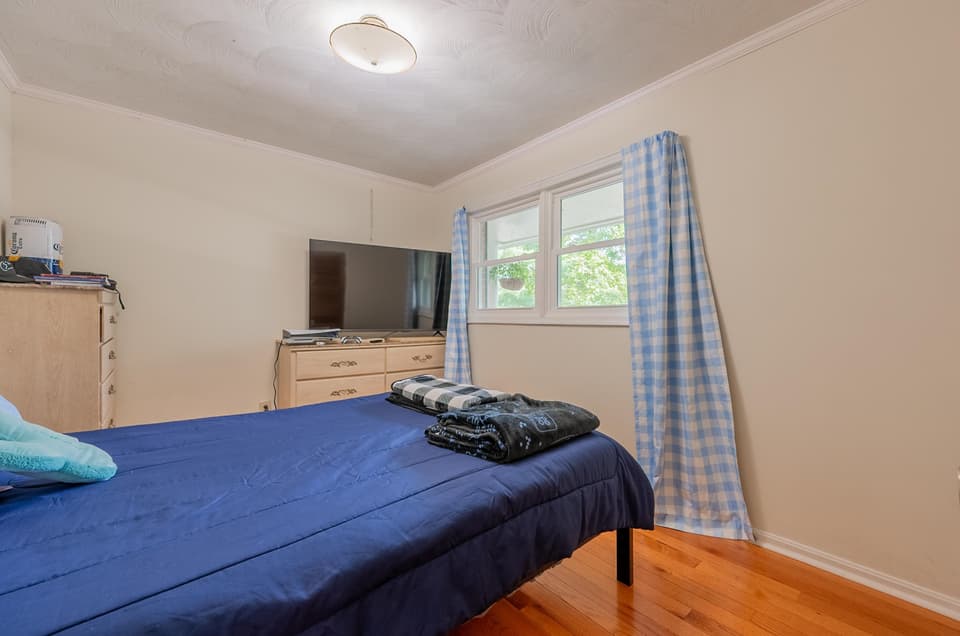 1265 Chestnut Drive, photo 10 of 40