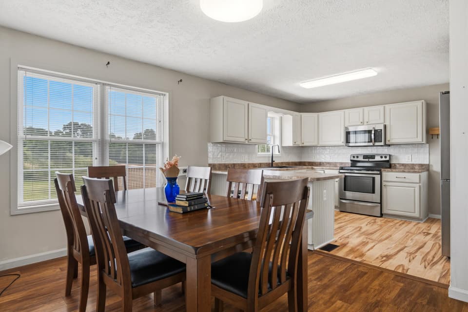 1685 Forelmont Street, photo 11 of 40