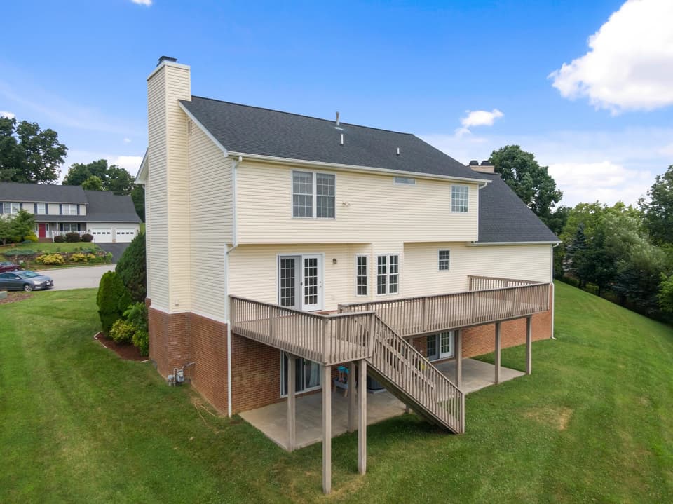 180 Sapphire Avenue, photo 5 of 40
