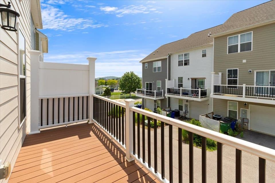 325 John Adams Drive, photo 39 of 40