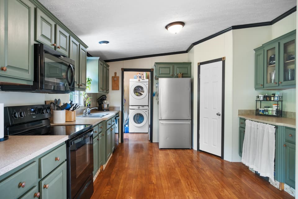 678 Peachtree Hill, photo 18 of 40