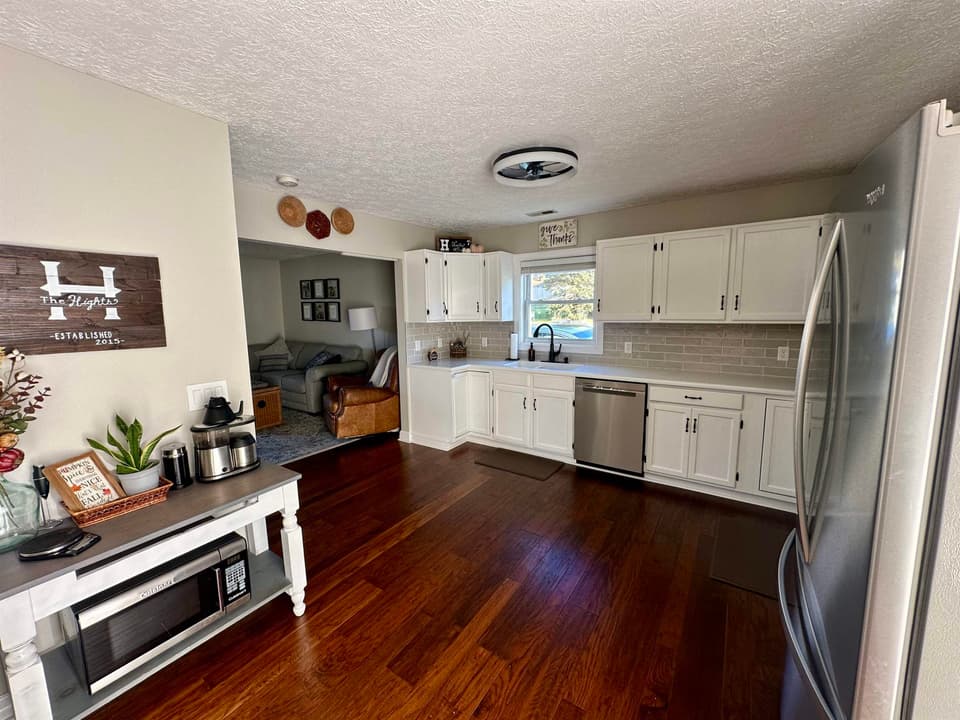 390 Warren Street, photo 12 of 40