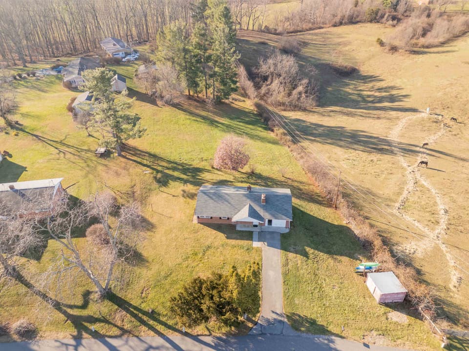 270 Dunlap Drive, photo 4 of 40
