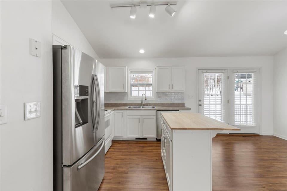 110 Sage Lane, photo 12 of 40