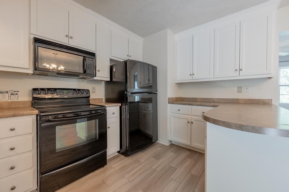 640 Warren Court, photo 18 of 40
