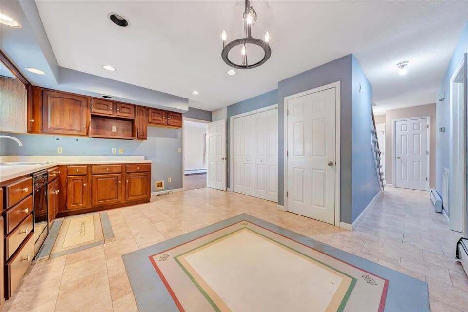 765 W Main Street, photo 16 of 40