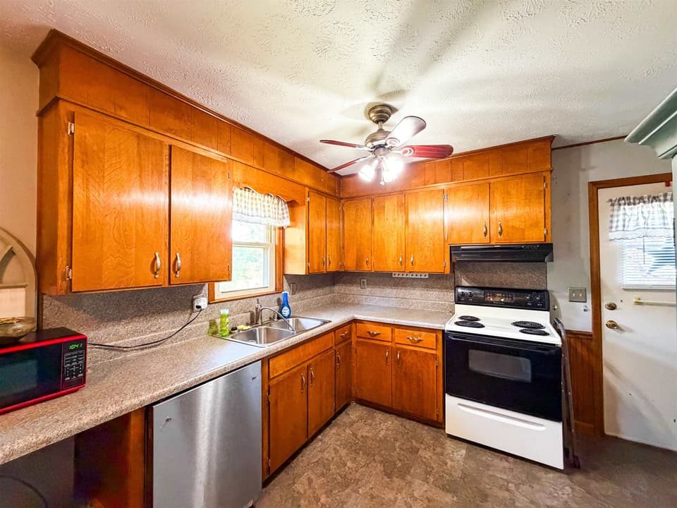 1365 Mahone Street, photo 5 of 27