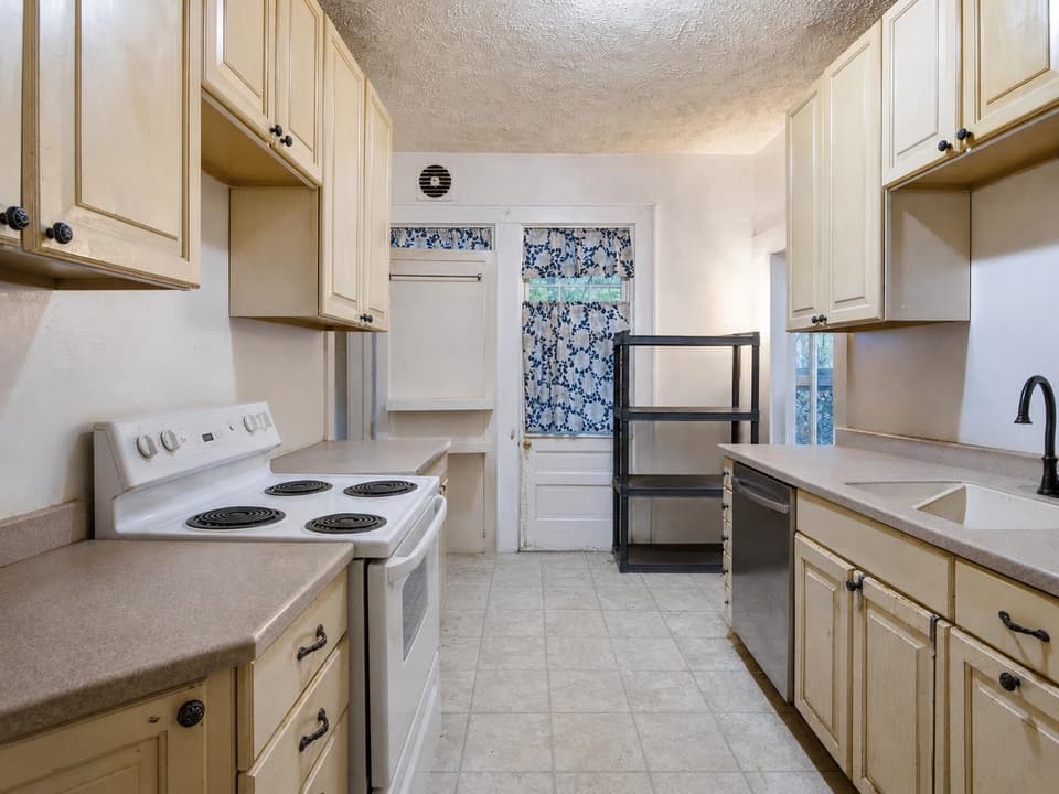 106 Roanoke Street, photo 15 of 24