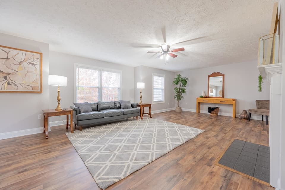 590 Tall Oak Boulevard, photo 10 of 40