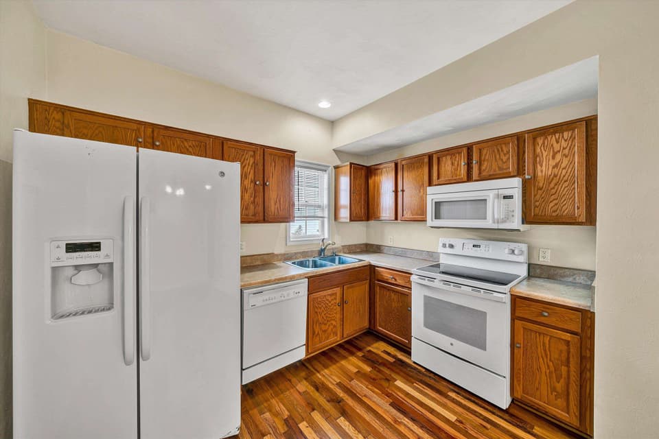 135 Wistaria Drive, photo 9 of 40