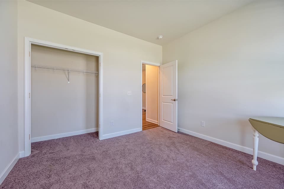 740 Jefferson Circle, photo 12 of 40