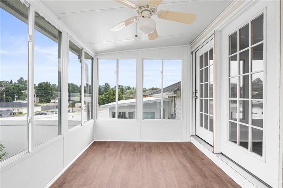 125 SE Jennifer Street, photo 10 of 27