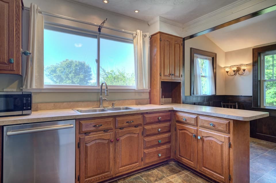 110 Lester Street, photo 17 of 40