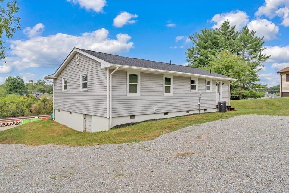 935 NE Depot Street NE, photo 17 of 26