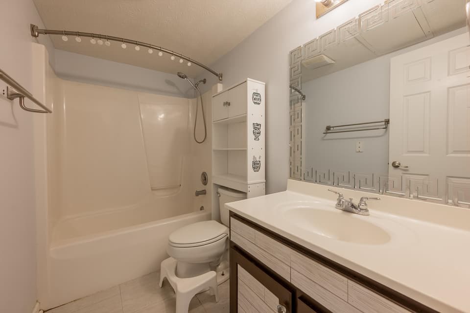 640 Warren Court, photo 38 of 40