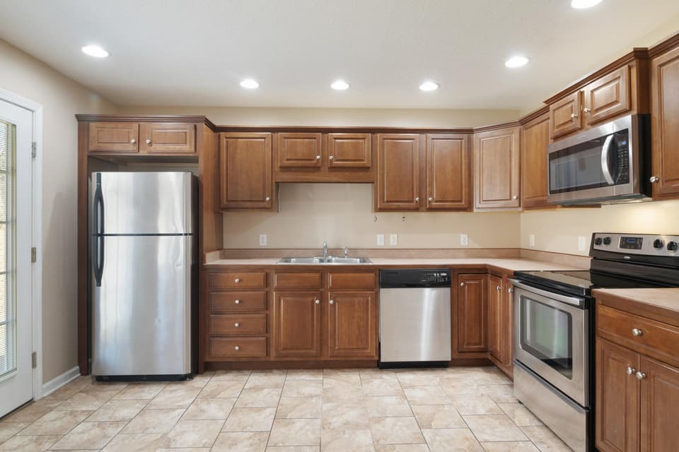 835 College Street, photo 10 of 33