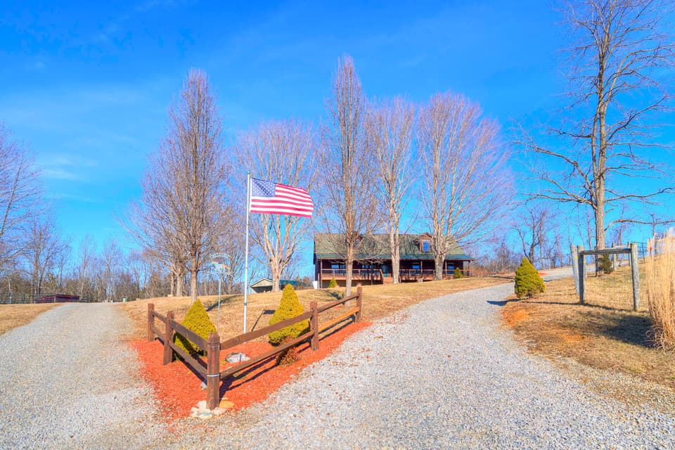 2893 Spring House Road, photo 2 of 32