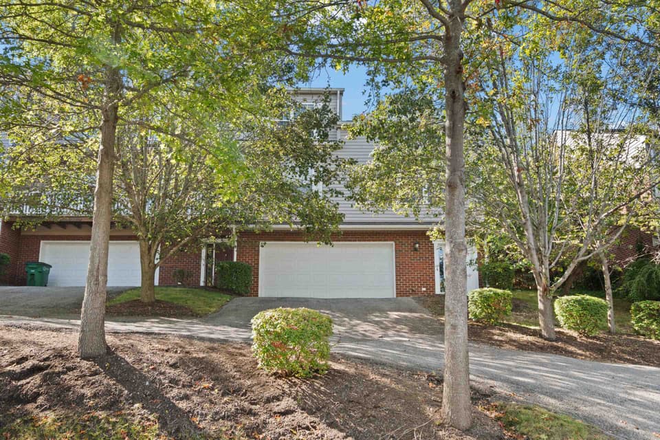510 Oak Tree Boulevard NW, photo 2 of 33