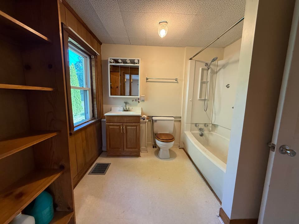 945 Montgomery Street, photo 16 of 31