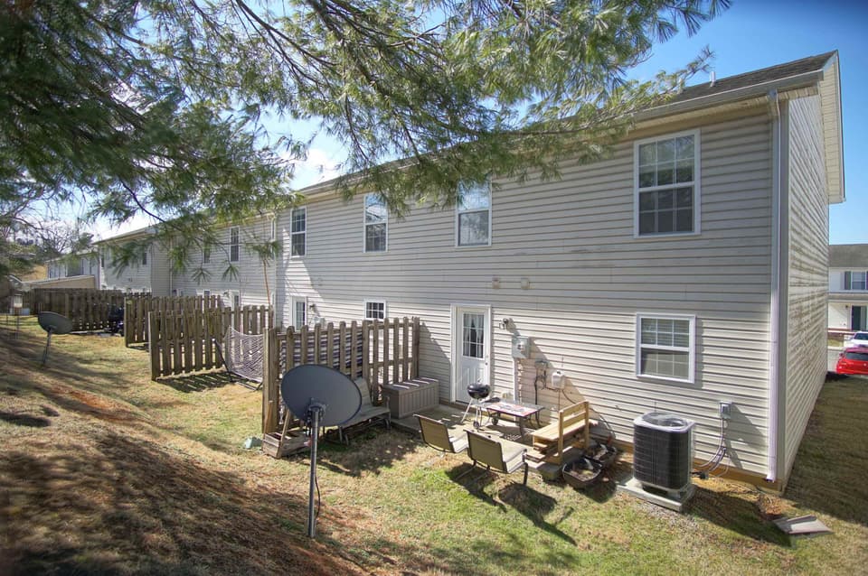 90 Salem Lane, photo 2 of 33