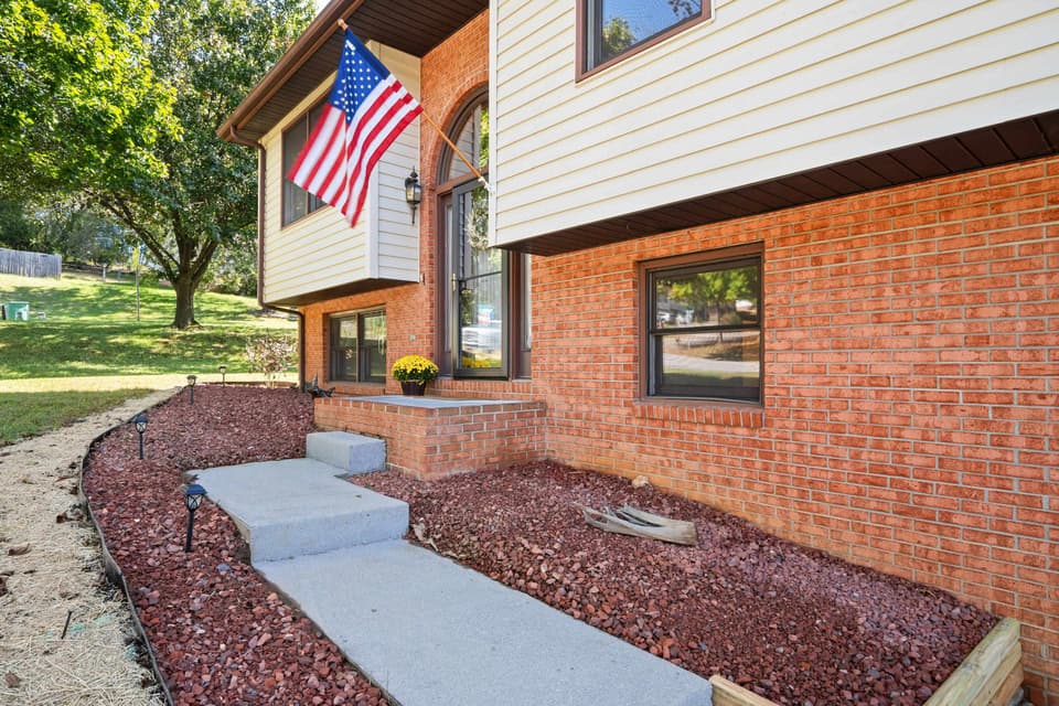 425 Independence Boulevard, photo 3 of 40