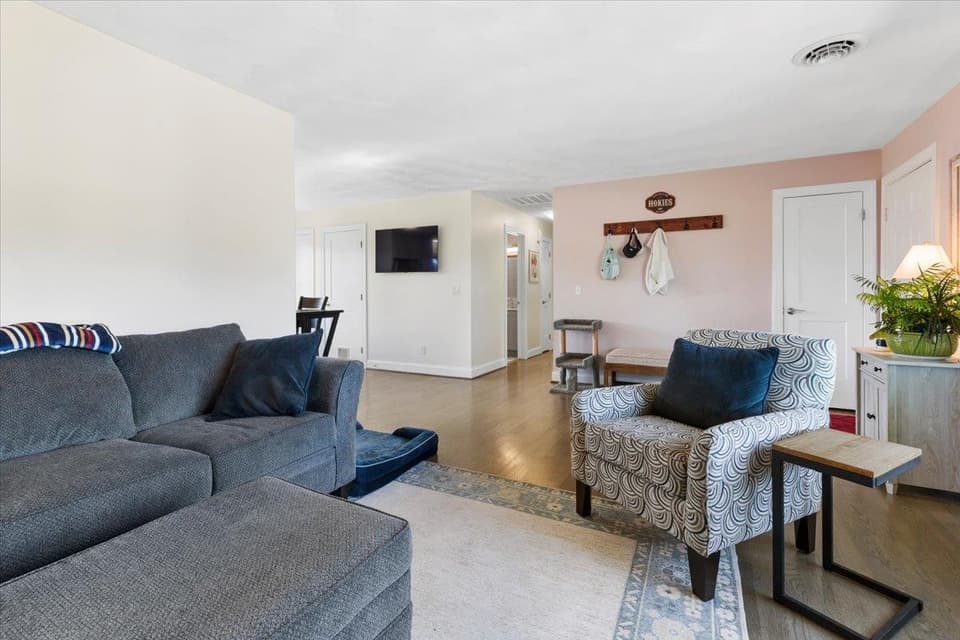 180 Henley Drive, photo 19 of 40