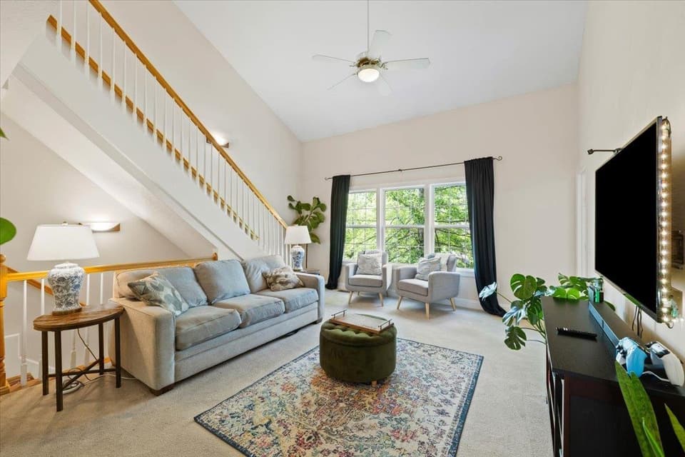 410 Oak Tree Boulevard, photo 2 of 29