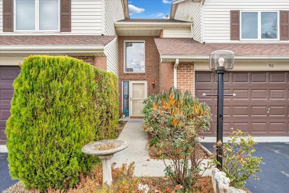 90 Patricia Lane NE, photo 3 of 38