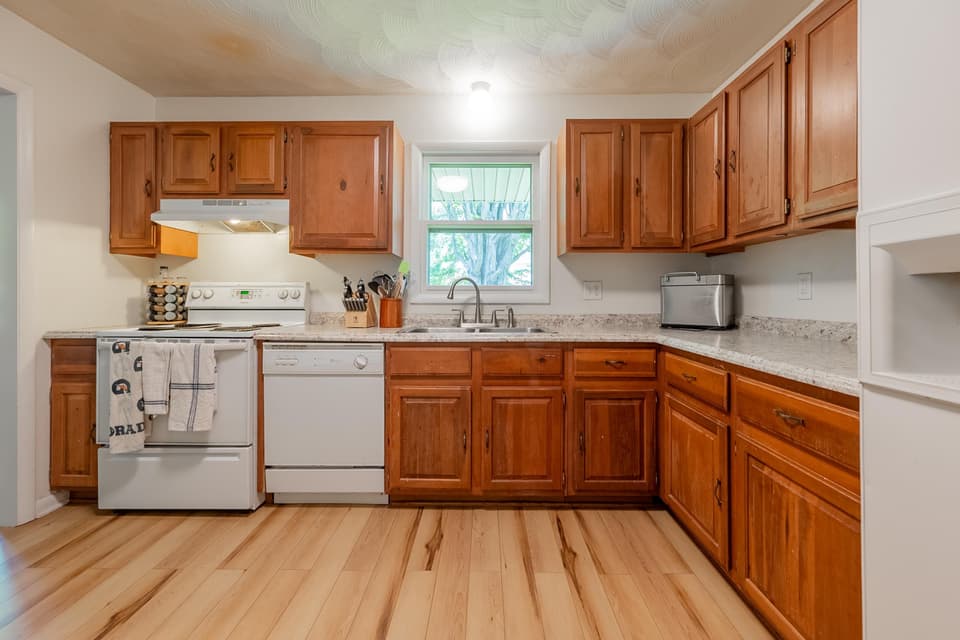 695 Carson Drive, photo 12 of 37