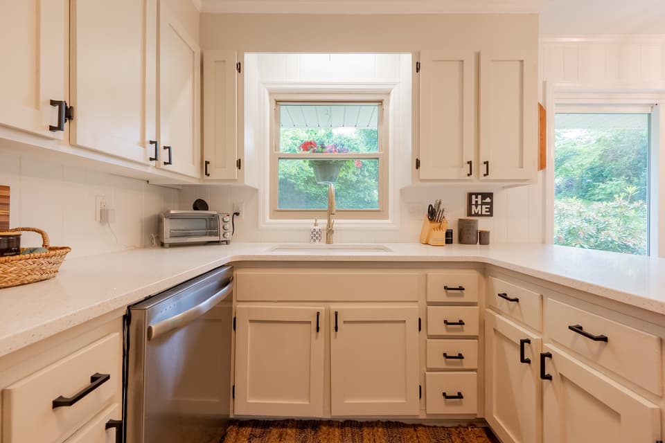 305 Overland Drive, photo 15 of 40