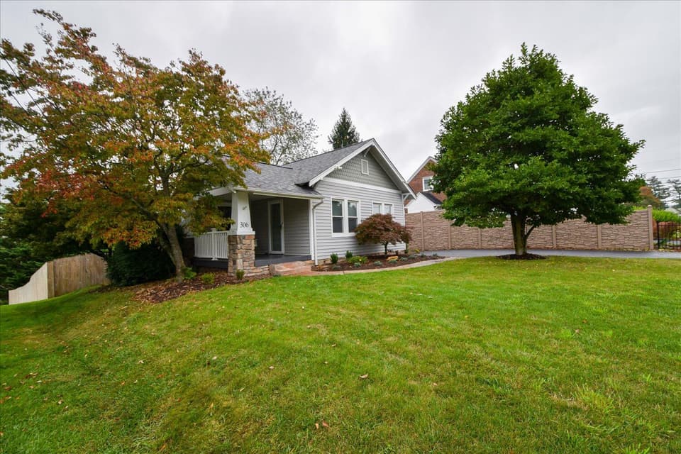 306 S Franklin St, photo 17 of 40