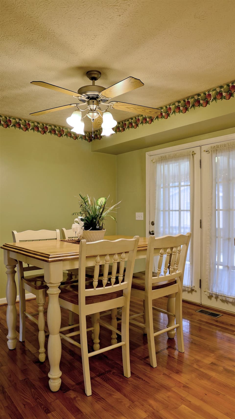 240 Virginian Drive, photo 11 of 40
