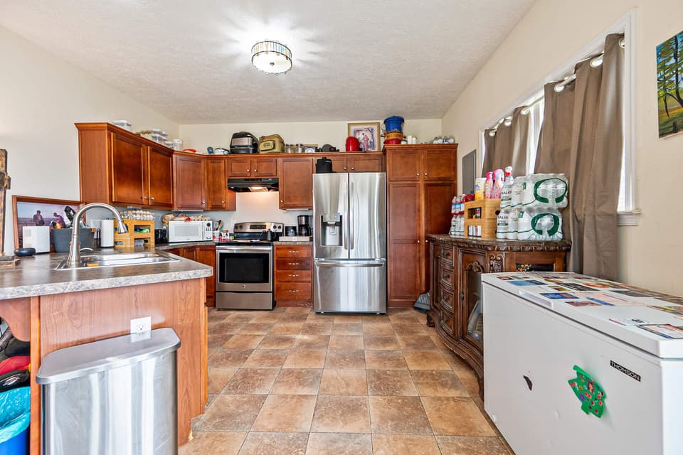 285 Easy Street, photo 15 of 40