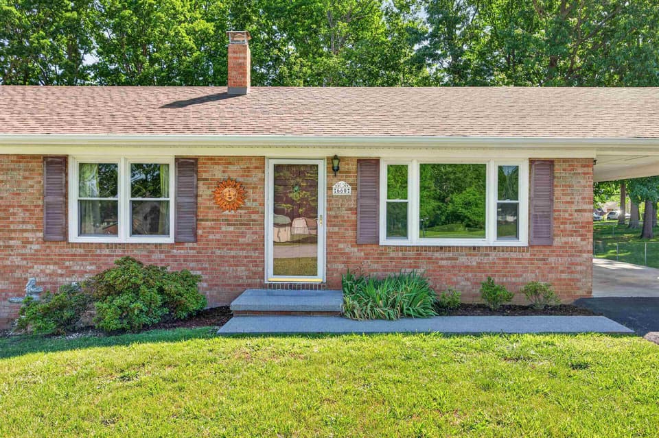 660 McDaniel Drive, photo 5 of 40