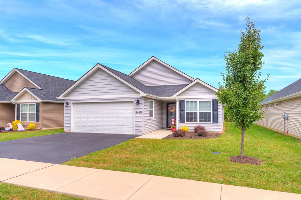 2160 Glade Drive SE, photo 7 of 40