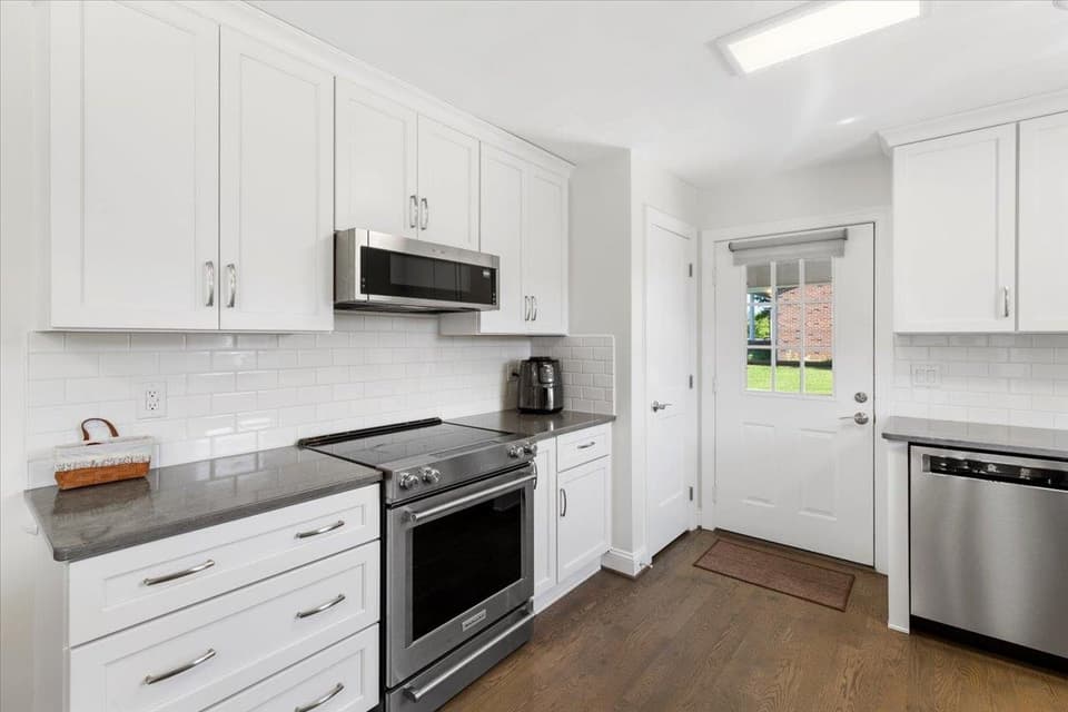 180 Henley Drive, photo 23 of 40