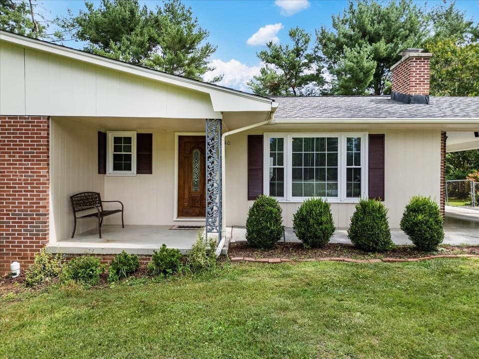340 Walters Drive, photo 10 of 40