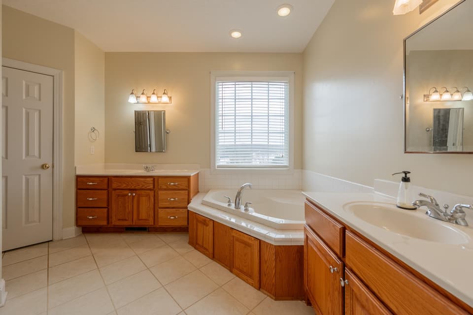 1125 Falcon Run, photo 37 of 40