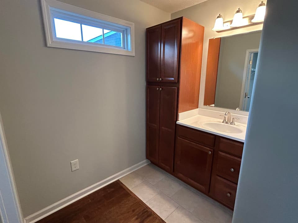 2225 Giles Drive, photo 14 of 23